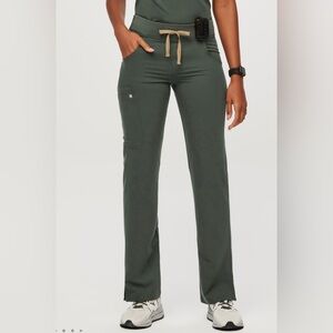 FIGS Women’s Kade Cargo Scrub Pants
